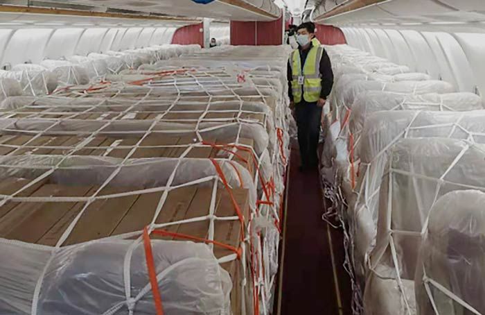 �д�������һ�����׷ɣ�����ֱ���׶أ�