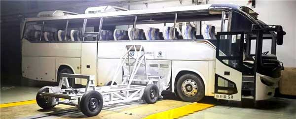 ����ŷ��70������ȼ�Ͽͳ���ײ����